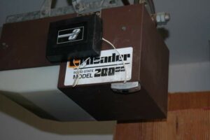 Garage door opener Crusader 200SS